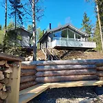 וילה Sirius Sieri, Log-cottage By The *